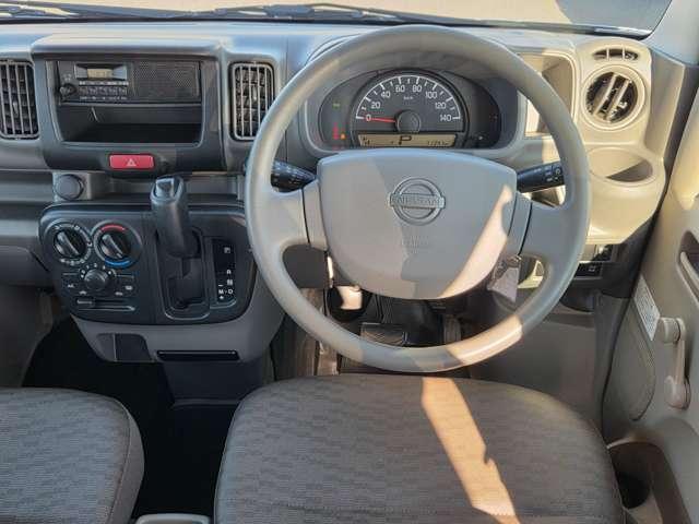 当店在庫車はすべてルームクリーニング済みでインパネ全体は視認性と操作性を重視したレイアウト。どなたでも扱いやすく、快適にお乗りいただけます。