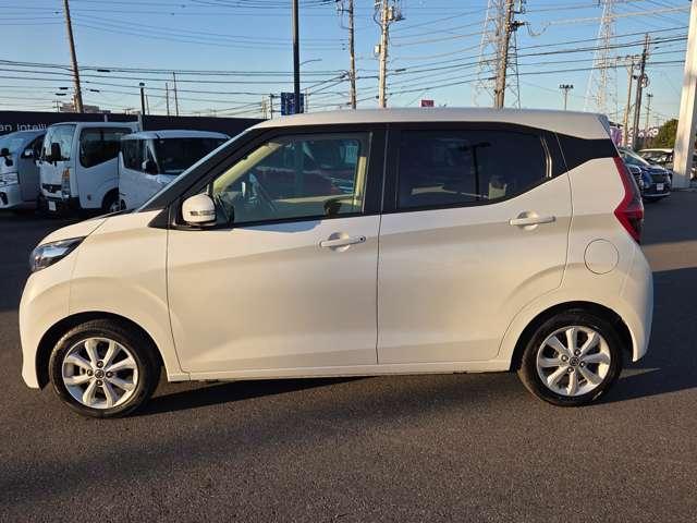 デイズ 660 X レンタカー UP純正ナビAビューカメラETC社 アラウンドM 踏み間違え防止 スマートキー イモビライザー バックカメラ ETC レーンキープ アイドリングストップ キーレス フルオートエアコン ナビTV WAB 記録簿 運転席エアバック PS(3枚目)