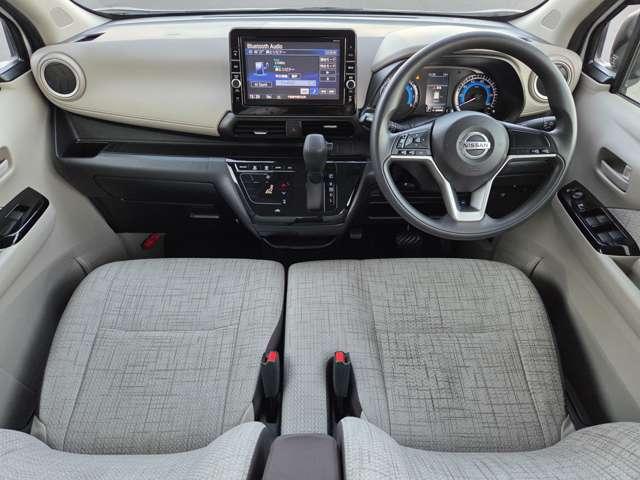 デイズ 660 X レンタカー UP純正ナビAビューカメラETC社 アラウンドM 踏み間違え防止 スマートキー イモビライザー バックカメラ ETC レーンキープ アイドリングストップ キーレス フルオートエアコン ナビTV WAB 記録簿 運転席エアバック PS(4枚目)