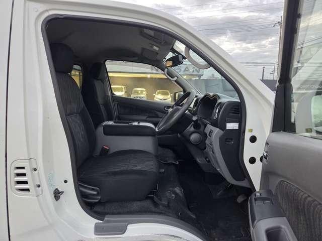 ＮＶ３５０キャラバンバン ２．５　プレミアムＧＸ　ロングボディ　ディーゼルターボ　純正ナビＡビューカメラＬＥＤ純正ドラレコＥＴＣ　助手席エアバック　インテリキー　運転席エアバック　ＬＥＤ　ＰＳ　ＰＷ　オートエアコン　バックモニター　ＥＴＣ車載器　キーレス　ＡＢＳ　ドライブレコーダー　メモリーナビ　ワンセグ　ナビＴＶ　サイドカメラ（9枚目）