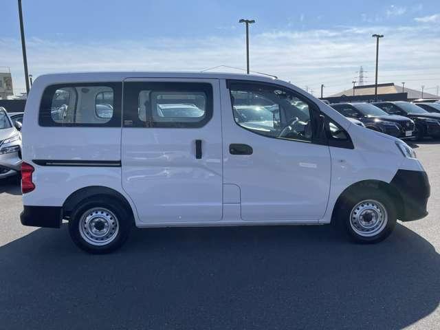 ＮＶ２００バネットバン １．６　ＤＸ　メモリーナビバックカメラＥＴＣ前後ドライブ　インテリジェントエマージェンシーブレーキ　車線逸脱　バックカメラ付き　点検記録簿　メモリーナビ　ナビ　パワーステアリング　エアバック　マニュアルエアコン　ＡＢＳ　キーフリー　フロントパワーウインドウ（3枚目）