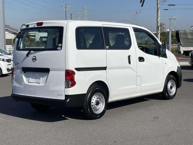 ＮＶ２００バネットバン １．６　ＤＸ　メモリーナビバックカメラＥＴＣ前後ドライブ　インテリジェントエマージェンシーブレーキ　車線逸脱　バックカメラ付き　点検記録簿　メモリーナビ　ナビ　パワーステアリング　エアバック　マニュアルエアコン　ＡＢＳ　キーフリー　フロントパワーウインドウ（5枚目）