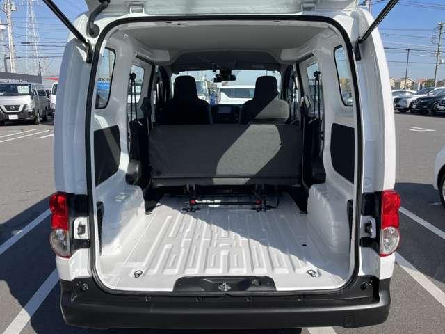 ＮＶ２００バネットバン １．６　ＤＸ　メモリーナビバックカメラＥＴＣ前後ドライブ　インテリジェントエマージェンシーブレーキ　車線逸脱　バックカメラ付き　点検記録簿　メモリーナビ　ナビ　パワーステアリング　エアバック　マニュアルエアコン　ＡＢＳ　キーフリー　フロントパワーウインドウ（12枚目）