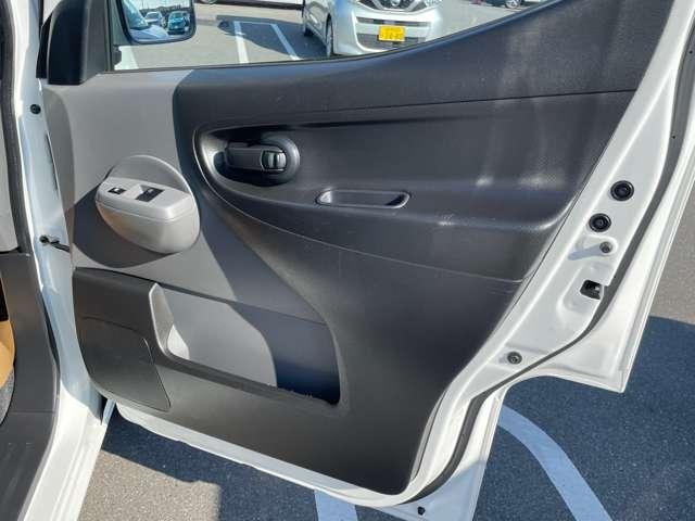 ＮＶ２００バネットバン １．６　ＤＸ　メモリーナビバックカメラＥＴＣ前後ドライブ　インテリジェントエマージェンシーブレーキ　車線逸脱　バックカメラ付き　点検記録簿　メモリーナビ　ナビ　パワーステアリング　エアバック　マニュアルエアコン　ＡＢＳ　キーフリー　フロントパワーウインドウ（13枚目）