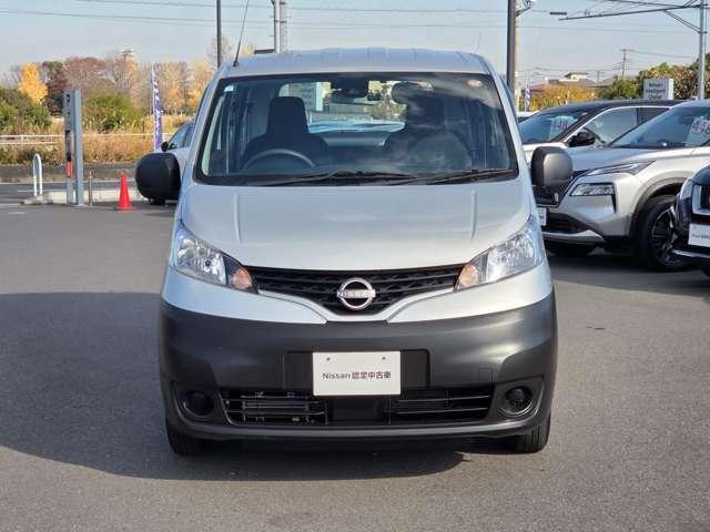 ＮＶ２００バネットバン １．６　ＤＸ　純正ナビＥＴＣバックカメラエマージェンシー　インテリジェントエマージェンシーブレーキ　車線逸脱　アイドリングストップ　ドラレコ　バックカメラ付き　点検記録簿　メモリーナビ　ナビ　パワーステアリング　エアバック　マニュアルエアコン　ＡＢＳ（2枚目）