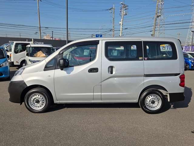 ＮＶ２００バネットバン １．６　ＤＸ　純正ナビＥＴＣバックカメラエマージェンシー　インテリジェントエマージェンシーブレーキ　車線逸脱　アイドリングストップ　ドラレコ　バックカメラ付き　点検記録簿　メモリーナビ　ナビ　パワーステアリング　エアバック　マニュアルエアコン　ＡＢＳ（3枚目）