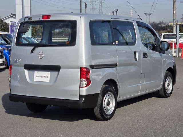 ＮＶ２００バネットバン １．６　ＤＸ　純正ナビＥＴＣバックカメラエマージェンシー　インテリジェントエマージェンシーブレーキ　車線逸脱　アイドリングストップ　ドラレコ　バックカメラ付き　点検記録簿　メモリーナビ　ナビ　パワーステアリング　エアバック　マニュアルエアコン　ＡＢＳ（5枚目）