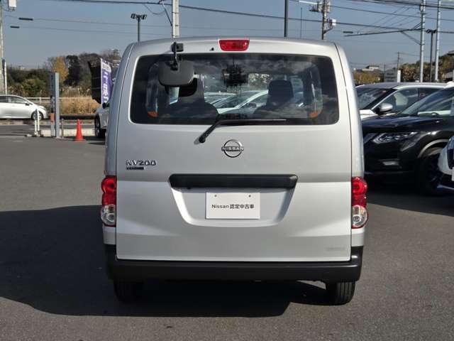 ＮＶ２００バネットバン １．６　ＤＸ　純正ナビＥＴＣバックカメラエマージェンシー　インテリジェントエマージェンシーブレーキ　車線逸脱　アイドリングストップ　ドラレコ　バックカメラ付き　点検記録簿　メモリーナビ　ナビ　パワーステアリング　エアバック　マニュアルエアコン　ＡＢＳ（6枚目）