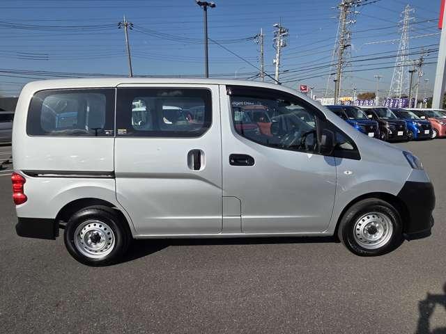 ＮＶ２００バネットバン １．６　ＤＸ　純正ナビＥＴＣバックカメラエマージェンシー　インテリジェントエマージェンシーブレーキ　車線逸脱　アイドリングストップ　ドラレコ　バックカメラ付き　点検記録簿　メモリーナビ　ナビ　パワーステアリング　エアバック　マニュアルエアコン　ＡＢＳ（7枚目）