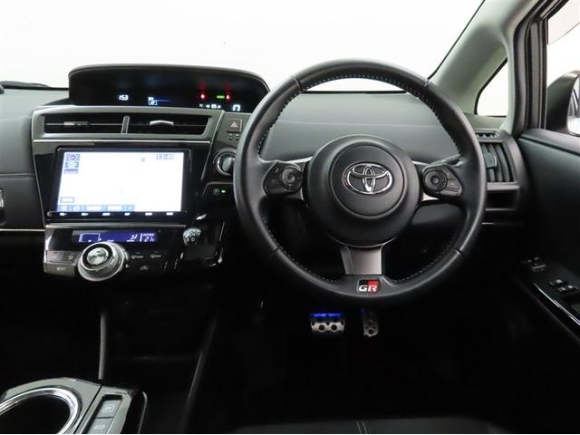 整然と纏められた操作性の良いスイッチ類。