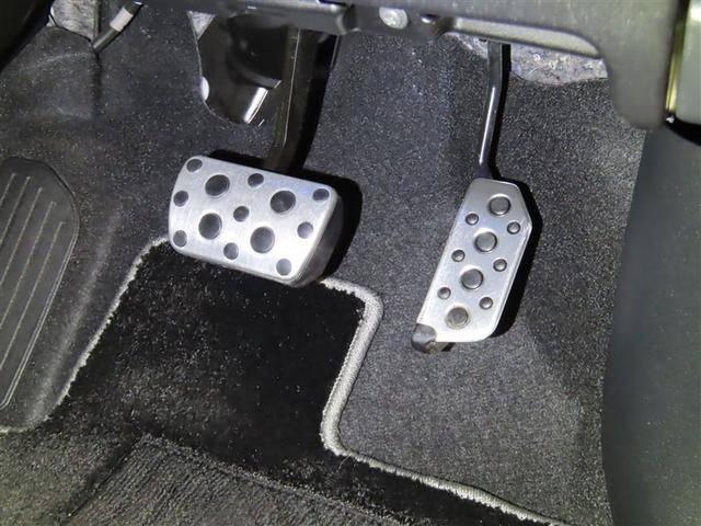 アルミペダルを装備しております。おしゃれは足元からですよね。