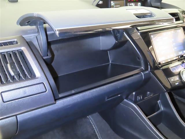 助手席アッパーボックスを装備しております。