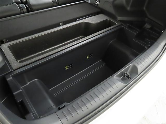 デッキボードの下に収納スペースを装備しております。整理整頓もしやすいですよ。