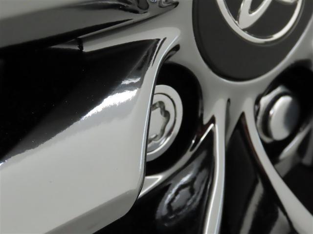 ホイールの盗難を防ぐロックナットを装着しております。