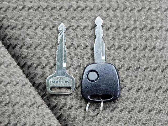 ＮＶ１００クリッパーバン ４ＷＤ　ＤＸ　ＧＬパッケージ　新品タイヤ／保証書／ヘッドランプ　ＬＥＤ／ＵＳＢジャック／ＥＢＤ付ＡＢＳ／エアバッグ　運転席／エアバッグ　助手席／パワーウインドウ／キーレス／パワーステアリング／マニュアルエアコン　ＬＥＤヘッドランプ（26枚目）