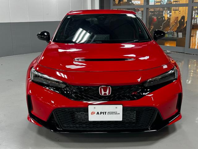 シビック タイプＲ　レーシングブラックパッケージ　純正ナビ・ビルトインＥＴＣ・フルセグＴＶ・Ｂカメラ・ＢＳＭ・ブレンボキャリパー（2枚目）