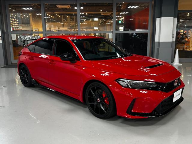 シビック タイプＲ　レーシングブラックパッケージ　純正ナビ・ビルトインＥＴＣ・フルセグＴＶ・Ｂカメラ・ＢＳＭ・ブレンボキャリパー（3枚目）