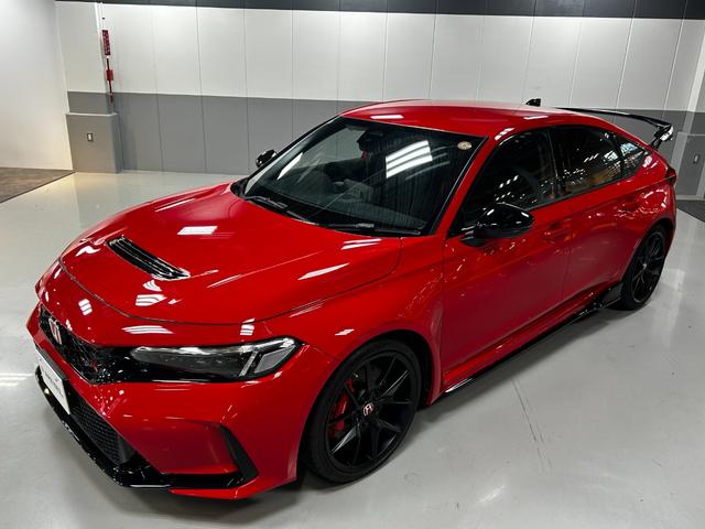 シビック タイプＲ　レーシングブラックパッケージ　純正ナビ・ビルトインＥＴＣ・フルセグＴＶ・Ｂカメラ・ＢＳＭ・ブレンボキャリパー（9枚目）