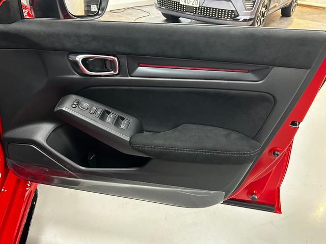 シビック タイプＲ　レーシングブラックパッケージ　純正ナビ・ビルトインＥＴＣ・フルセグＴＶ・Ｂカメラ・ＢＳＭ・ブレンボキャリパー（26枚目）