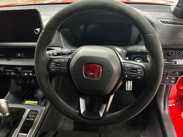 シビック タイプＲ　レーシングブラックパッケージ　純正ナビ・ビルトインＥＴＣ・フルセグＴＶ・Ｂカメラ・ＢＳＭ・ブレンボキャリパー（29枚目）