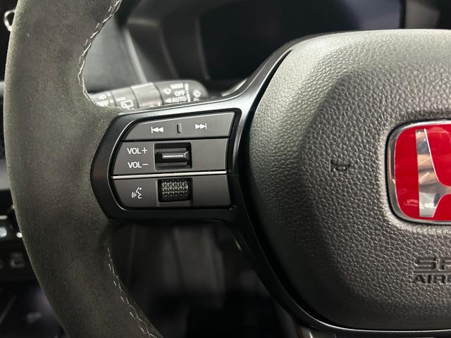 シビック タイプＲ　レーシングブラックパッケージ　純正ナビ・ビルトインＥＴＣ・フルセグＴＶ・Ｂカメラ・ＢＳＭ・ブレンボキャリパー（30枚目）