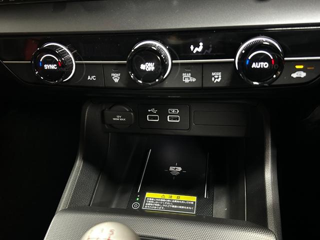 シビック タイプＲ　レーシングブラックパッケージ　純正ナビ・ビルトインＥＴＣ・フルセグＴＶ・Ｂカメラ・ＢＳＭ・ブレンボキャリパー（40枚目）