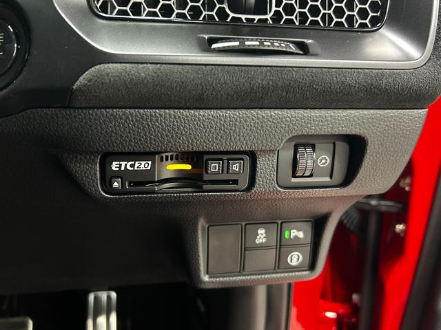 シビック タイプＲ　レーシングブラックパッケージ　純正ナビ・ビルトインＥＴＣ・フルセグＴＶ・Ｂカメラ・ＢＳＭ・ブレンボキャリパー（41枚目）