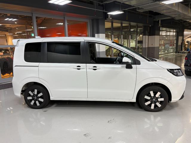 フリード ｅ：ＨＥＶエアー　ＥＸ　純正ナビ・アラウンドビューモニター・ＬＥＤヘッドライト・両側パワースライドドア・ドライブレコーダー・ビルトインＥＴＣ（5枚目）