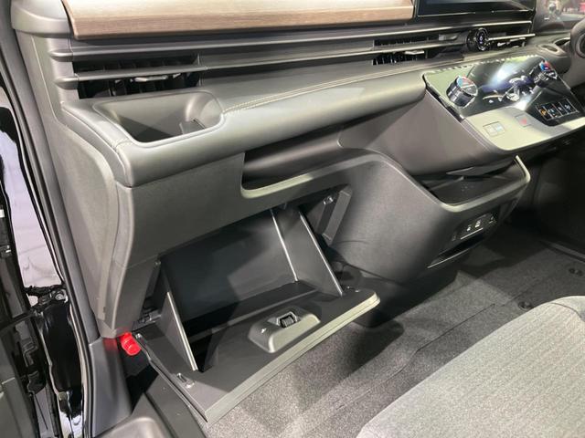 セレナ ｅ－パワー　ハイウェイスターＶ　登録済未使用車　両側電動スライド　純正１２型ナビ　全周囲カメラ　エマージェンシーブレーキ　プロパイロット　ハーフレザーシート　ＥＴＣ２．０　スマートキー　ＬＥＤヘッド　オートライト　純正１６インチＡＷ（62枚目）