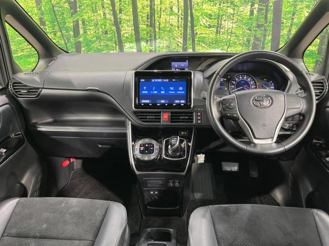 ヴォクシー ハイブリッドＺＳ　煌ＩＩＩ　後期　両側電動スライド　純正９型ナビ　後席モニター　バックカメラ　セーフティセンス　禁煙車　ハーフレザーシート　ドラレコ　スマートキー　ＥＴＣ　ＬＥＤヘッド　オートライト　オートエアコン（2枚目）