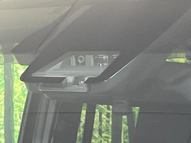 ヴォクシー ハイブリッドＺＳ　煌ＩＩＩ　後期　両側電動スライド　純正９型ナビ　後席モニター　バックカメラ　セーフティセンス　禁煙車　ハーフレザーシート　ドラレコ　スマートキー　ＥＴＣ　ＬＥＤヘッド　オートライト　オートエアコン（7枚目）