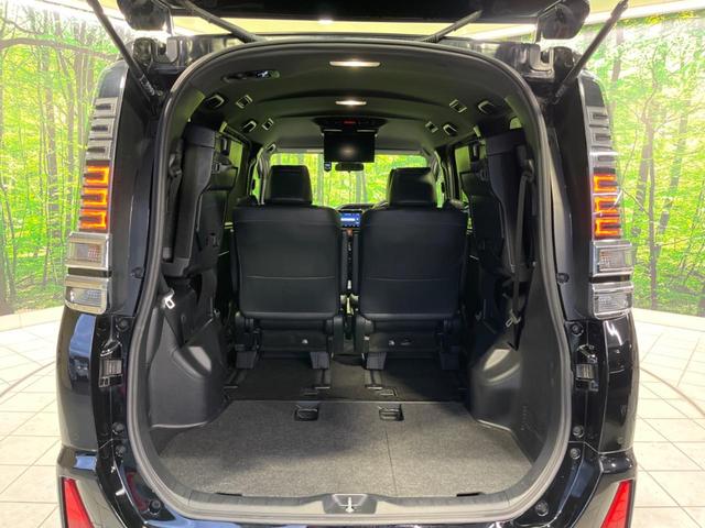 ヴォクシー ハイブリッドＺＳ　煌ＩＩＩ　後期　両側電動スライド　純正９型ナビ　後席モニター　バックカメラ　セーフティセンス　禁煙車　ハーフレザーシート　ドラレコ　スマートキー　ＥＴＣ　ＬＥＤヘッド　オートライト　オートエアコン（11枚目）