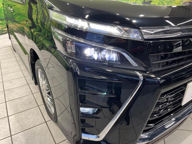 ヴォクシー ハイブリッドＺＳ　煌ＩＩＩ　後期　両側電動スライド　純正９型ナビ　後席モニター　バックカメラ　セーフティセンス　禁煙車　ハーフレザーシート　ドラレコ　スマートキー　ＥＴＣ　ＬＥＤヘッド　オートライト　オートエアコン（13枚目）