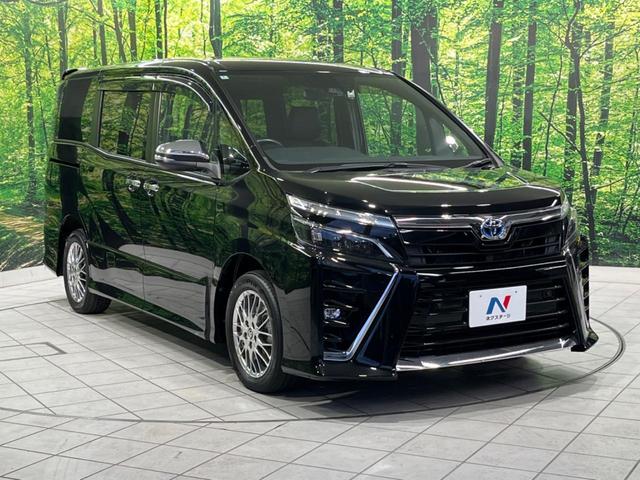 ヴォクシー ハイブリッドＺＳ　煌ＩＩＩ　後期　両側電動スライド　純正９型ナビ　後席モニター　バックカメラ　セーフティセンス　禁煙車　ハーフレザーシート　ドラレコ　スマートキー　ＥＴＣ　ＬＥＤヘッド　オートライト　オートエアコン（17枚目）