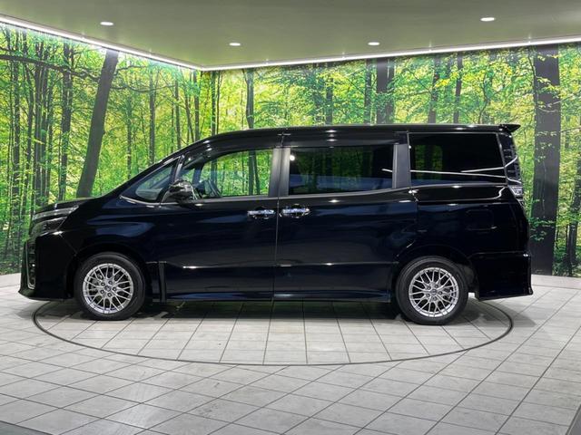 ヴォクシー ハイブリッドＺＳ　煌ＩＩＩ　後期　両側電動スライド　純正９型ナビ　後席モニター　バックカメラ　セーフティセンス　禁煙車　ハーフレザーシート　ドラレコ　スマートキー　ＥＴＣ　ＬＥＤヘッド　オートライト　オートエアコン（25枚目）