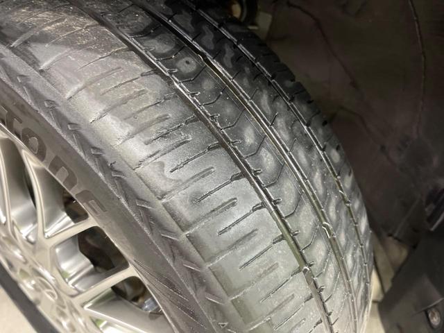 ヴォクシー ハイブリッドＺＳ　煌ＩＩＩ　後期　両側電動スライド　純正９型ナビ　後席モニター　バックカメラ　セーフティセンス　禁煙車　ハーフレザーシート　ドラレコ　スマートキー　ＥＴＣ　ＬＥＤヘッド　オートライト　オートエアコン（28枚目）