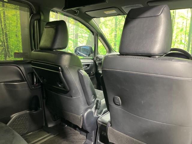 ヴォクシー ハイブリッドＺＳ　煌ＩＩＩ　後期　両側電動スライド　純正９型ナビ　後席モニター　バックカメラ　セーフティセンス　禁煙車　ハーフレザーシート　ドラレコ　スマートキー　ＥＴＣ　ＬＥＤヘッド　オートライト　オートエアコン（45枚目）