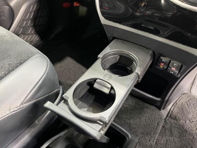 ヴォクシー ハイブリッドＺＳ　煌ＩＩＩ　後期　両側電動スライド　純正９型ナビ　後席モニター　バックカメラ　セーフティセンス　禁煙車　ハーフレザーシート　ドラレコ　スマートキー　ＥＴＣ　ＬＥＤヘッド　オートライト　オートエアコン（55枚目）