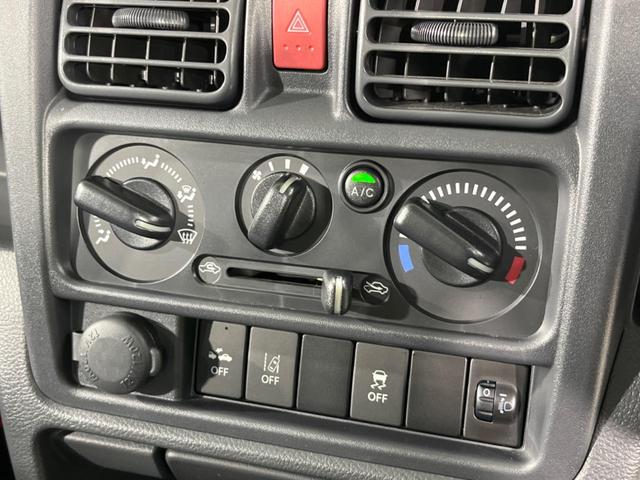 キャリイトラック KCエアコン・パワステ MT車 デュアルカメラブレーキサポート 禁煙車 コーナーセンサー オートライト ダイヤル式エアコン ドアバイザー(4枚目)