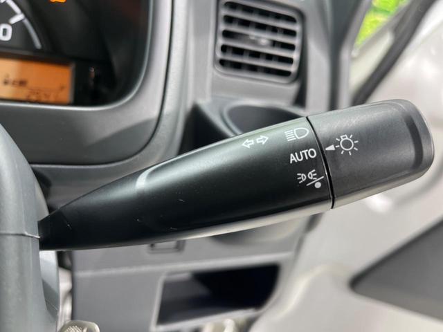 キャリイトラック KCエアコン・パワステ MT車 デュアルカメラブレーキサポート 禁煙車 コーナーセンサー オートライト ダイヤル式エアコン ドアバイザー(5枚目)