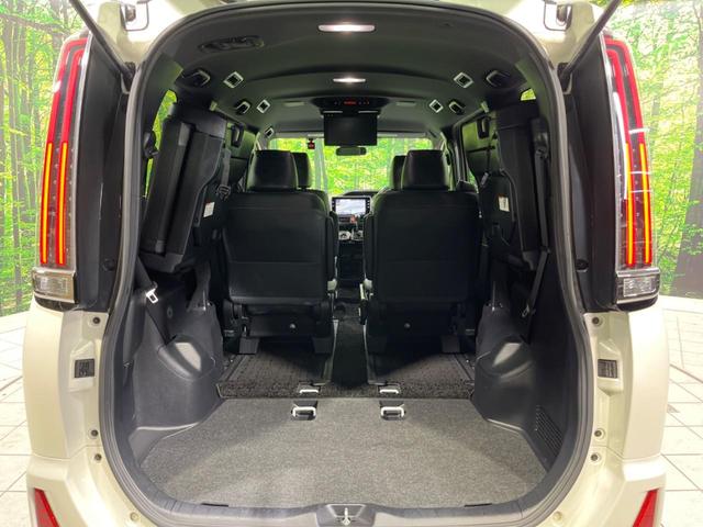 ノア Si ダブルバイビー 後期 モデリスタエアロ 両側電動スライド 純正10型ナビ 後席モニター バックカメラ セーフティセンス 禁煙車 ハーフレザーシート ETC ドラレコ スマートキー LEDヘッド オートライト(11枚目)