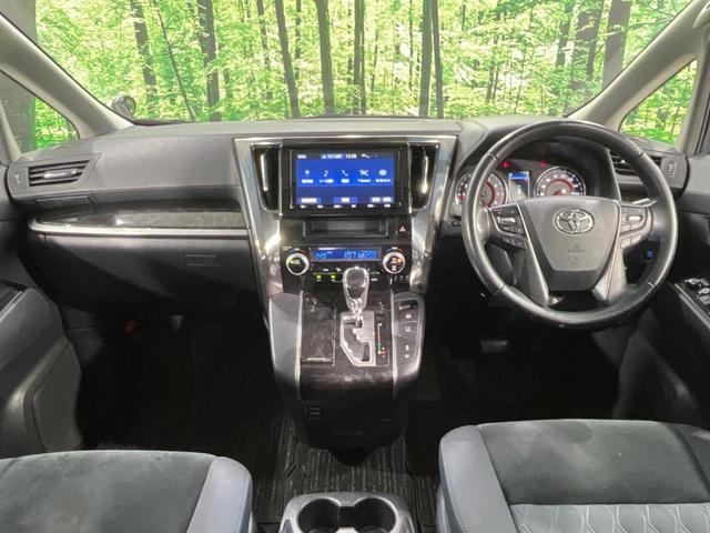 アルファード ２．５Ｓ　ムーンルーフ　後期　両側電動スライド　純正９型ナビ　後席モニター　バックカメラ　セーフティセンス　禁煙車　ドラレコ　スマートキー　ＥＴＣ　ＬＥＤヘッド　オートライト　純正１８インチＡＷ　オートエアコン（2枚目）