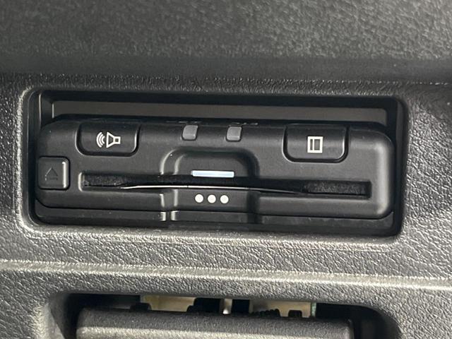 ノート Ｘ　純正９型ナビ　バックカメラ　エマージェンシーブレーキ　　禁煙車　ＥＴＣ　スマートキー　ＬＥＤヘッド　オートライト　オートエアコン　フルセグＴＶ　Ｂｌｕｅｔｏｏｔｈ再生　ＤＶＤ／ＣＤ再生（6枚目）