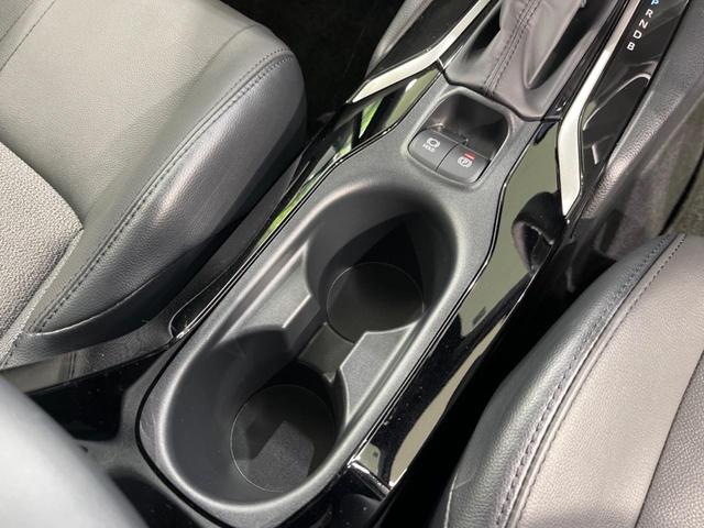 カローラクロス ハイブリッド Z ガラスルーフ 純正10型ナビ 全周囲カメラ セーフティセンス 禁煙車 電動リアゲート ハーフレザーシート パワーシート シートヒーター ドラレコ スマートキー LEDヘッド ルーフレール ETC2.0(53枚目)