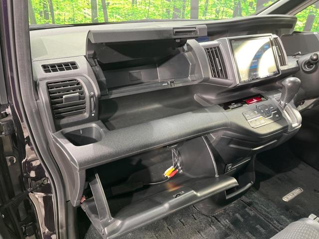 ステップワゴンスパーダ Z クールスピリット 両側電動スライド 純正ナビ バックカメラ 禁煙車 ハーフレザーシート スマートキー HIDヘッド ETC クルコン オートライト オートエアコン 純正17インチAW CD DVD再生 フルセグTV(42枚目)