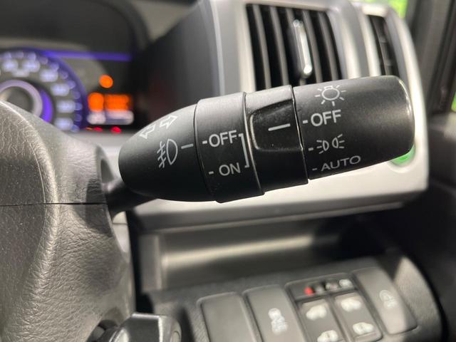 ステップワゴンスパーダ Z クールスピリット 両側電動スライド 純正ナビ バックカメラ 禁煙車 ハーフレザーシート スマートキー HIDヘッド ETC クルコン オートライト オートエアコン 純正17インチAW CD DVD再生 フルセグTV(52枚目)