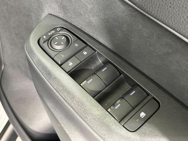 ヤリスクロス Z 純正8型ナビ 全周囲カメラ セーフティセンス レーダークルーズ 禁煙車 ETC2.0 電動リアゲート ハーフレザーシート パワーシート ドラレコ スマートキー LEDヘッド オートマチックハイビーム(43枚目)