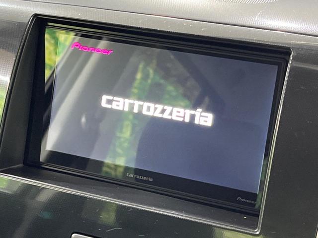 【ディスプレイオーディオ】お持ちのスマホやＭＰ３プレイヤーとの無線接続で音楽再生が可能！コードで繋ぐわずらわしさも無く、手軽にお気に入りの音楽を楽しめます。