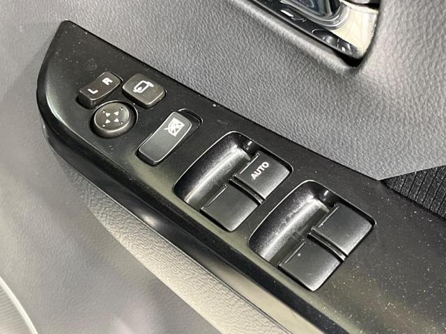 【電動格納ミラー】サイドミラーは電動格納式となっており、狭い駐車場でもキズがつくリスクを抑えられます。