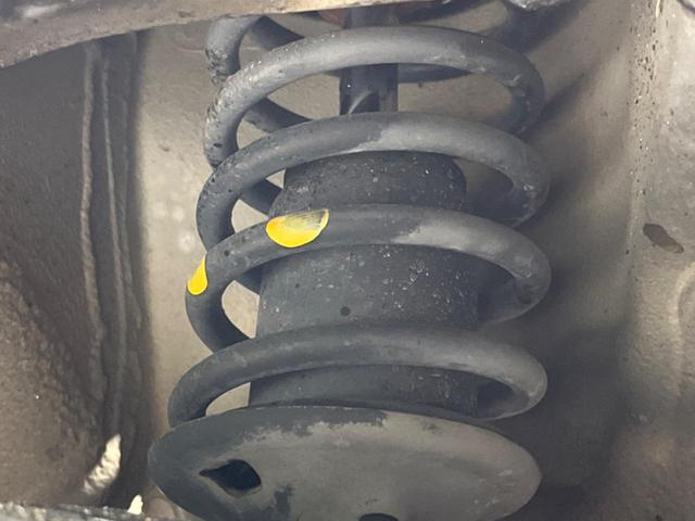 お車を安心してお乗りいただく為には、足回りの定期点検が欠かせません。サービスサポート（有償保証）では無料点検もご提供しており、安心のカーライフをお過ごしいただけるサポート体制が整っています。